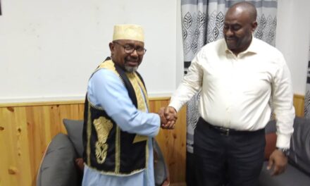 M.Yakubu au port de Mutsamudu : Tanzanie-Comores, mkono kwa mkono